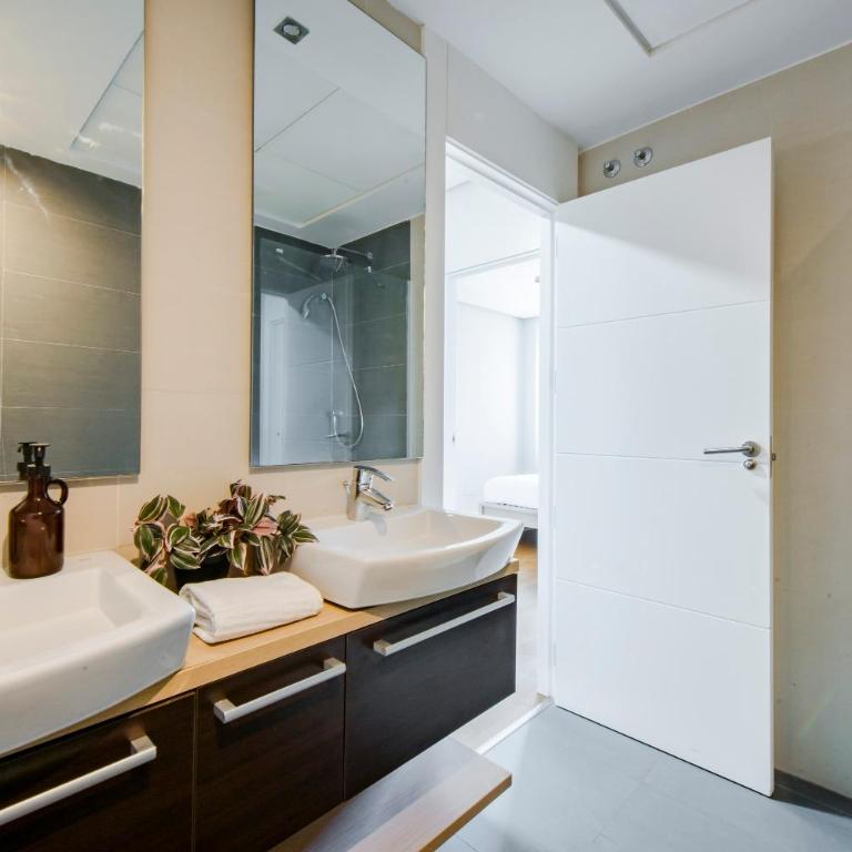Terraza y Vistas para 6 con Parking en Sanchinarro - Two-Bedroom Apartment with Terrace - 8