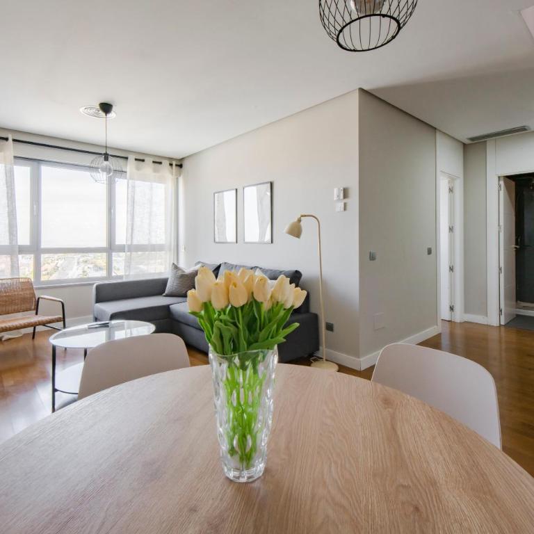 Terraza y Vistas para 6 con Parking en Sanchinarro - Two-Bedroom Apartment with Terrace - 24