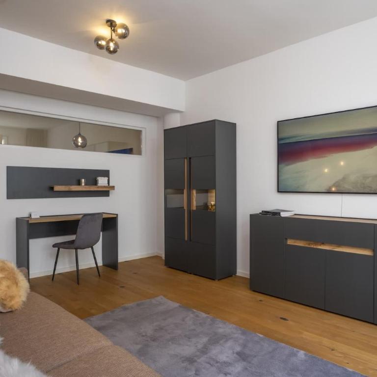 GoldenKey-Suites - Luxury Suite 'Leopold Mozart' - 3 Rooms - Air Conditioning - Prime location Rathausplatz Augsburg - Apartment - 3