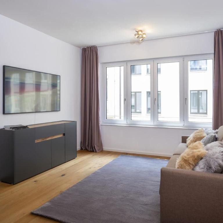 GoldenKey-Suites - Luxury Suite 'Leopold Mozart' - 3 Rooms - Air Conditioning - Prime location Rathausplatz Augsburg - Apartment - 9