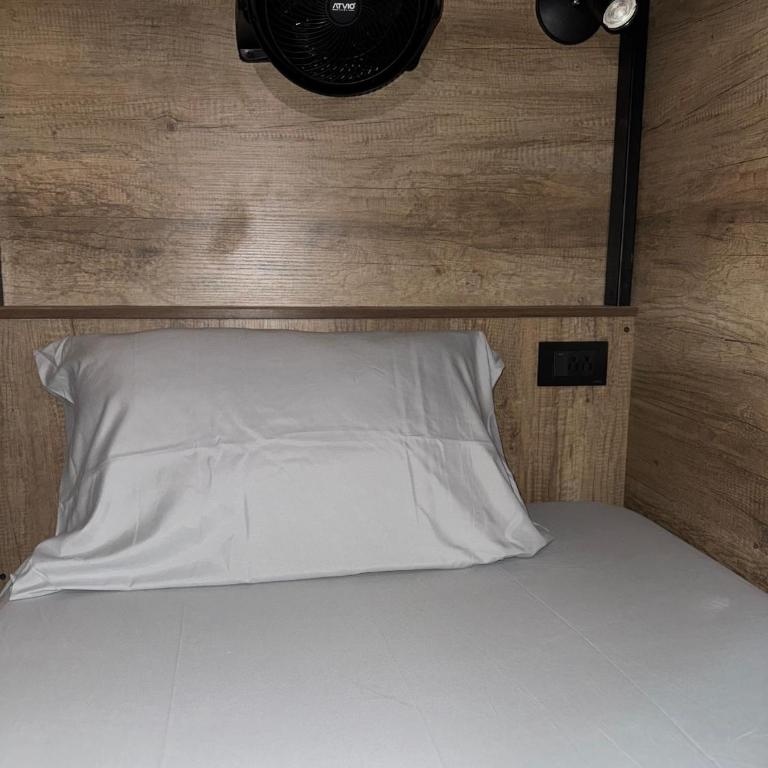 Leveli Coliving & Hostel Oaxaca - 14 Bed Mixed Capsule Dorm Room - 2
