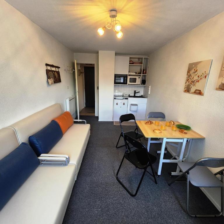 Studio pratique en RdC, au calme, avec vue - Appartement 1 Chambre - 28