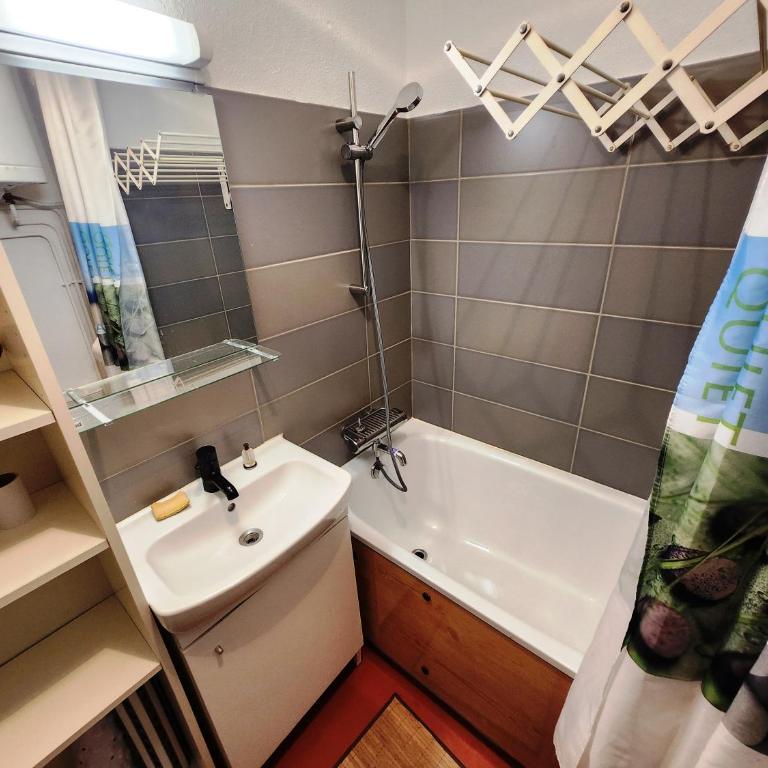 Studio pratique en RdC, au calme, avec vue - Appartement 1 Chambre - 32