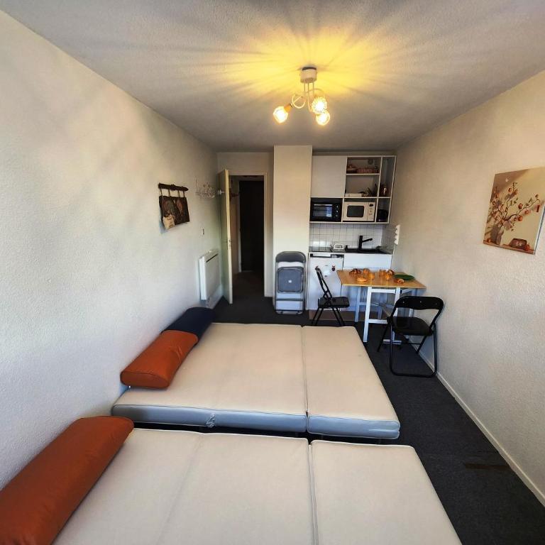 Studio pratique en RdC, au calme, avec vue - Appartement 1 Chambre - 40