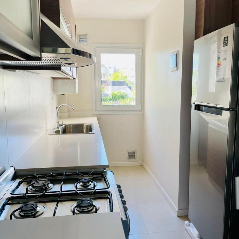 Check and Home - San Lorenzo - 2 Huéspedes con Pileta y Cochera - One-Bedroom Apartment - 3