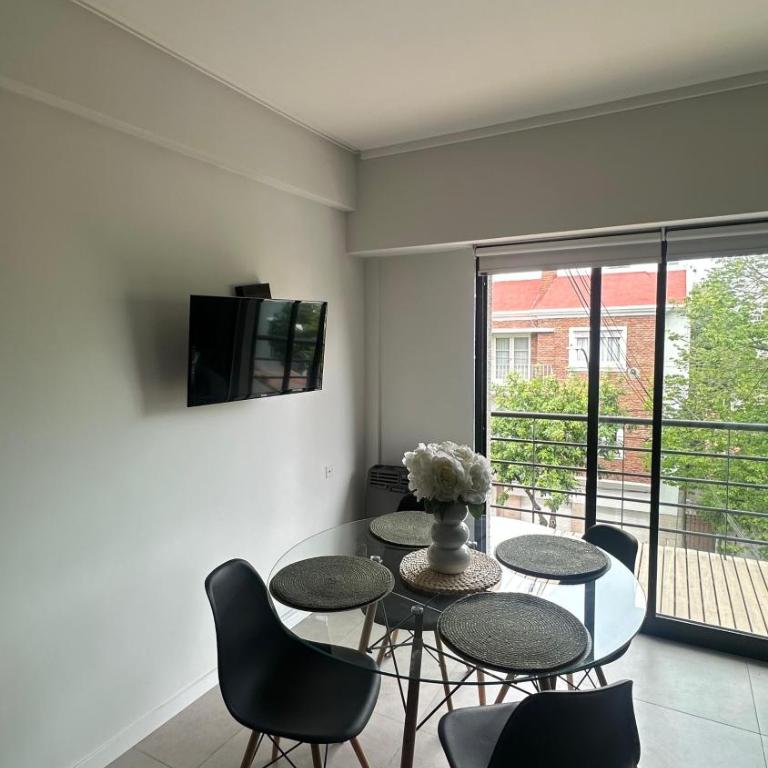 Check and Home - Buenos Aires II - 4 Huéspedes con Balcon a la calle - One-Bedroom Apartment with Balcony - 8