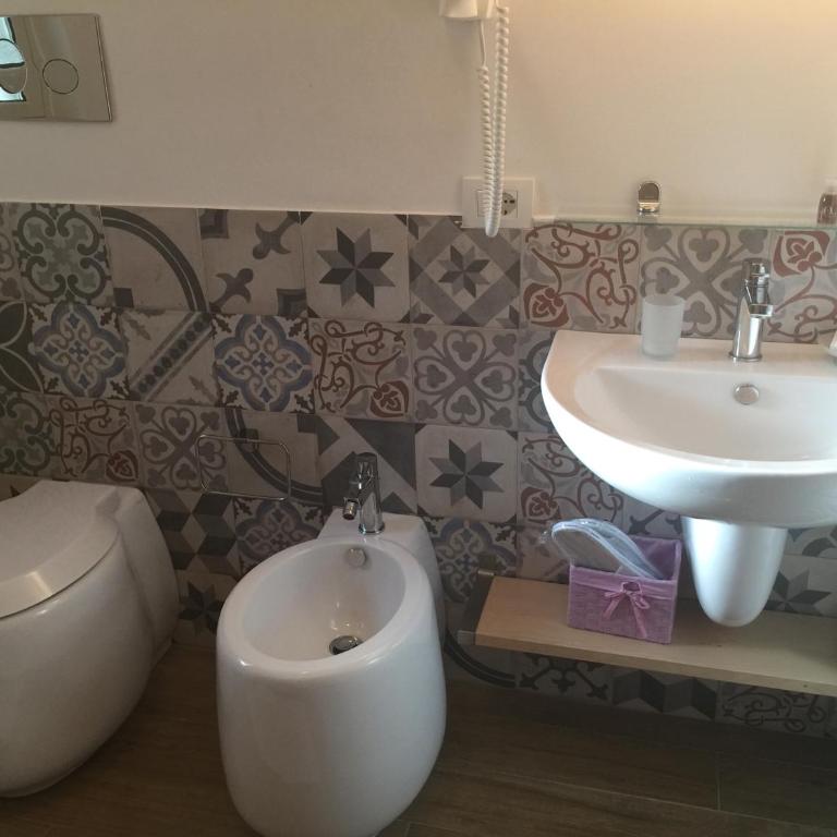 B&B Vista sul Mare - Zimmer mit Kingsize-Bett und seitlichem Meerblick - 11