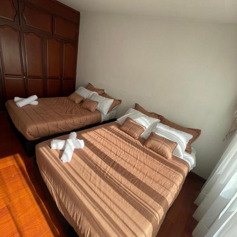Hostal Otro Mundo - Queen Room with Two Queen Beds - 1