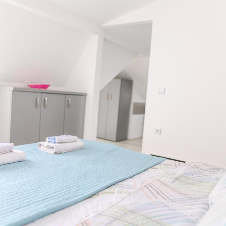Stevan Sremac - Deluks Apartman - 23