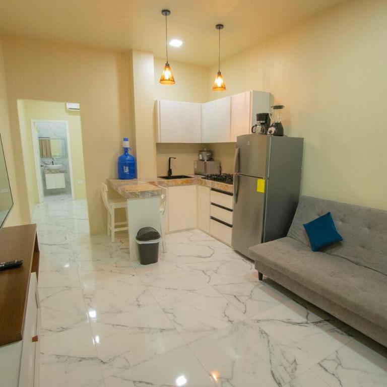 Close to the airport, beach, and restaurants, washing machine and dryer - Two-Bedroom Apartment - 1