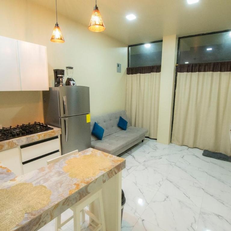 Close to the airport, beach, and restaurants, washing machine and dryer - Two-Bedroom Apartment - 6