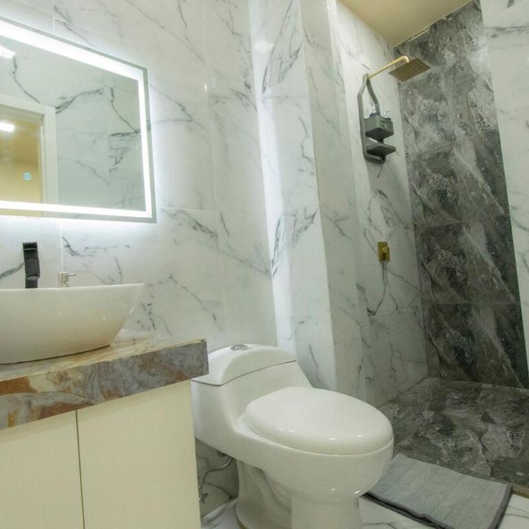 Close to the airport, beach, and restaurants, washing machine and dryer - Two-Bedroom Apartment - 7