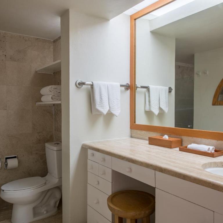 Club Regina Cancun - Classic Studio with King Bed, Balcony and Garden View - 6