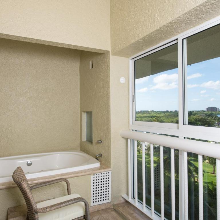Club Regina Cancun - Classic King Room with Terrace and Garden View - 5