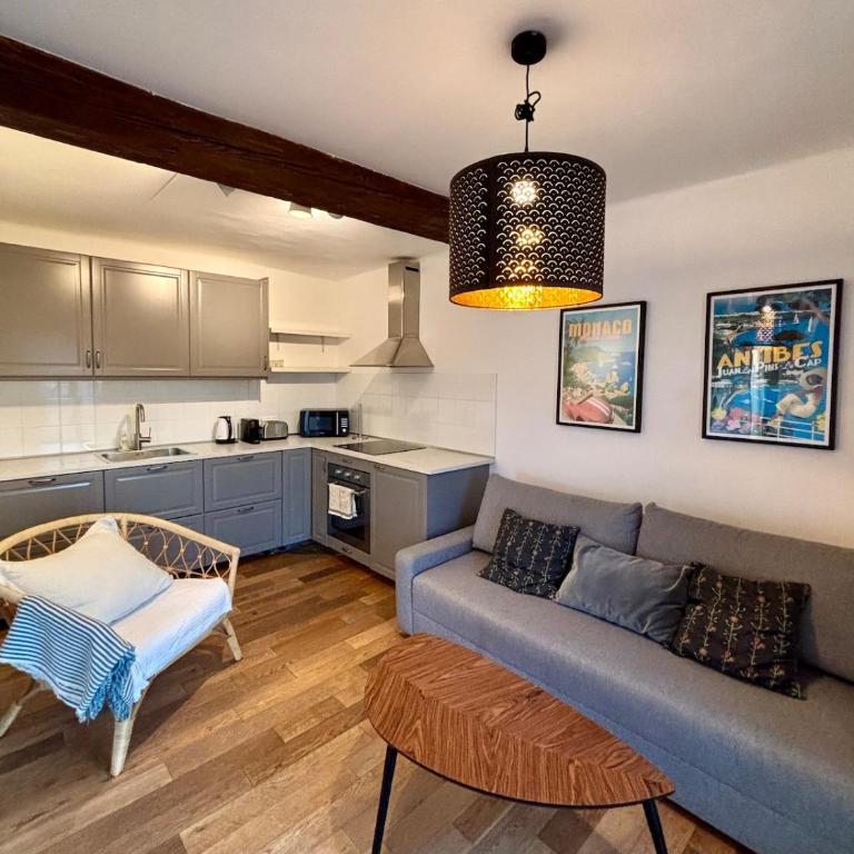 Antibes Old Town Rooftop Sea-View 1BR Apt with Terrace - Appartamento con 1 Camera da Letto - 4