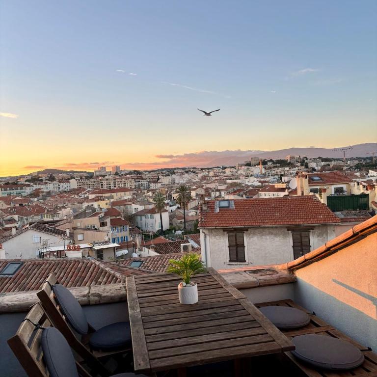 Antibes Old Town Rooftop Sea-View 1BR Apt with Terrace - Appartamento con 1 Camera da Letto - 3