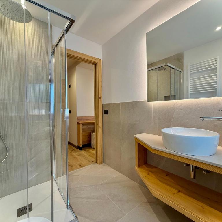 B&B Cèsa Planber Mountain View BIKE FRIENDLY - Quadruple Superior Room with Balcony and Mountain View - 3