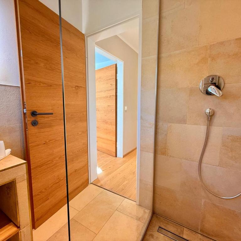 FeWo Berg-Faszination - One-Bedroom Apartment with Balcony and Mountain View - 11