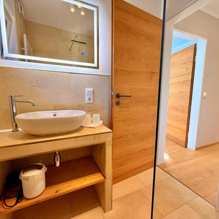FeWo Berg-Faszination - One-Bedroom Apartment with Balcony and Mountain View - 3