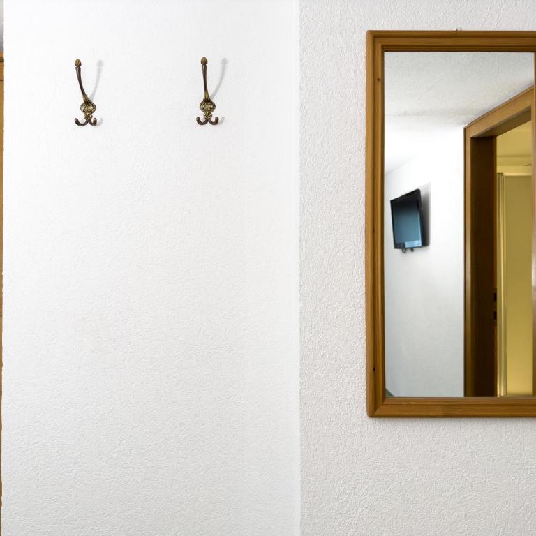 Frühstückspension Gweil - Dreibettzimmer mit Dusche - 8