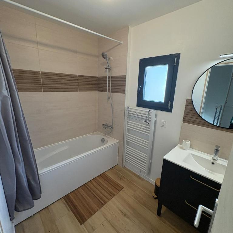 Maison avec jardin Le Refuge Urbain - Five-Bedroom House - 15