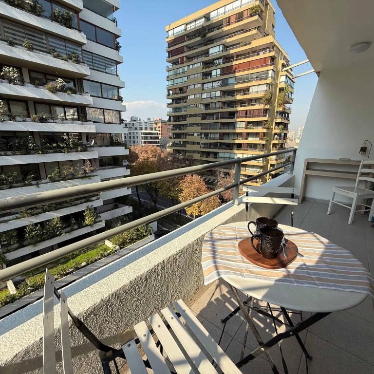 HOM I Metro EL GOLF con Parking LasCondes - Apartment - 1