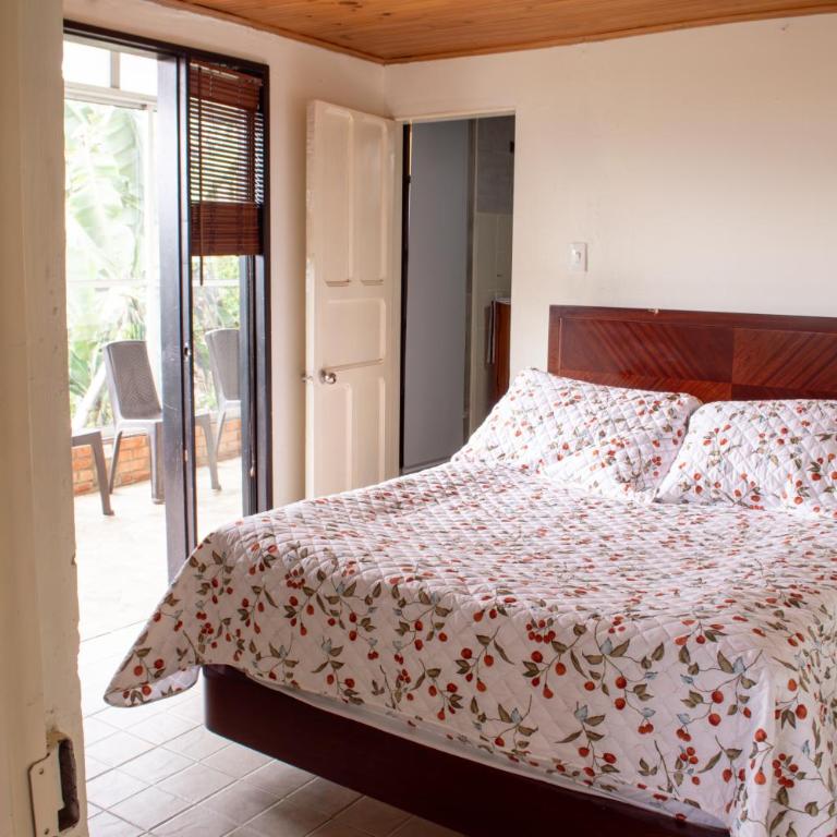 TIERRA VIVA, casa campestre - ANOLAIMA - Casa de 4 dormitorios - 25