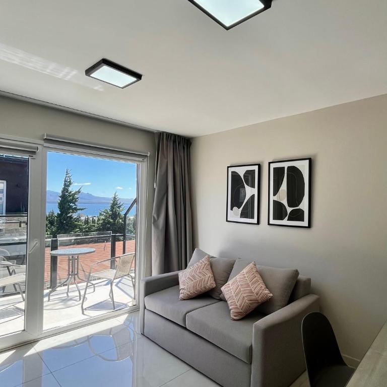 Hermoso departamento con balcón y vista al Lago - Apartamento de 1 dormitorio - 2