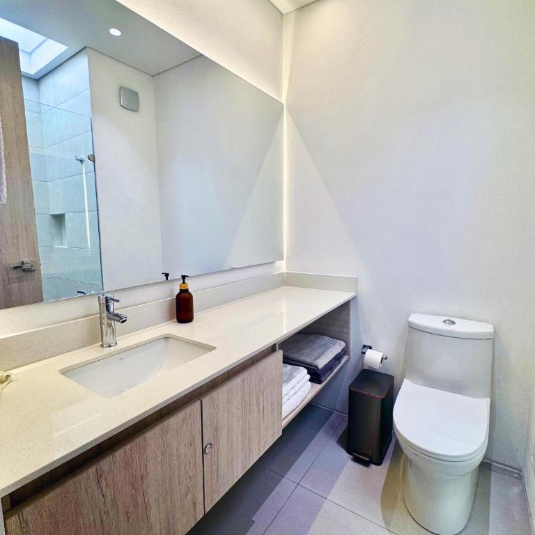 Suite Vista A Reserva y Mar Piso Alto En Bello Horizonte - One-Bedroom Apartment - 9