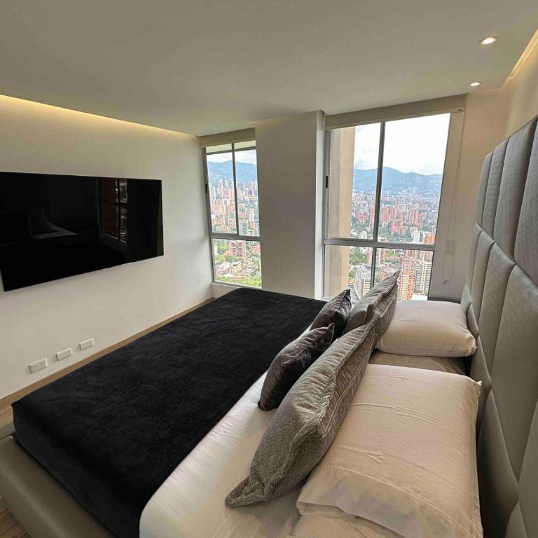El Poblado Two-Level Luxury Penthouse Amazing View - Three-Bedroom Apartment - 11