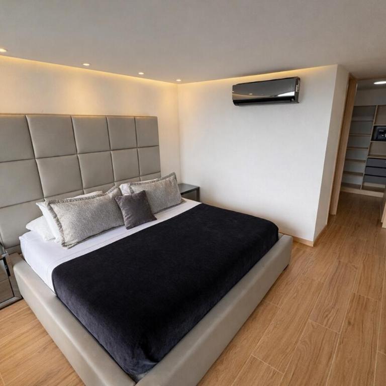 El Poblado Two-Level Luxury Penthouse Amazing View - Three-Bedroom Apartment - 20