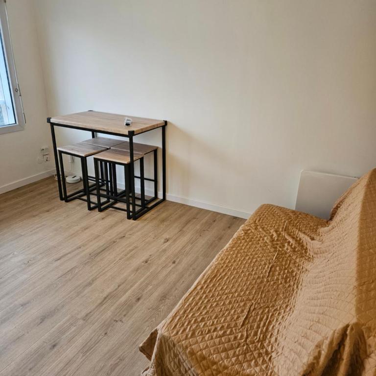 Studio refait à neuf, Centre Annecy, 5 min à pied de la gare - One-Bedroom Apartment - 3