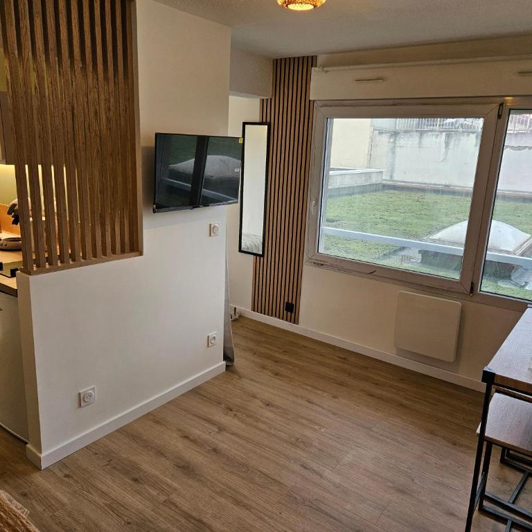Studio refait à neuf, Centre Annecy, 5 min à pied de la gare - One-Bedroom Apartment - 7