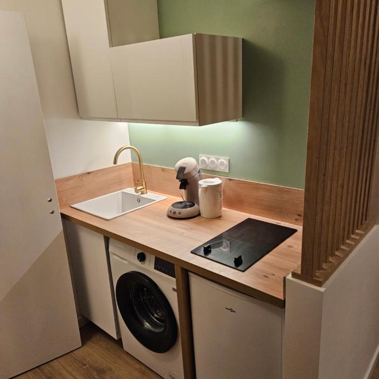 Studio refait à neuf, Centre Annecy, 5 min à pied de la gare - One-Bedroom Apartment - 8