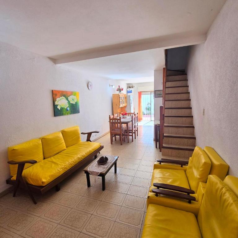 Triplex Rulena Costa - Three-Bedroom House - 6