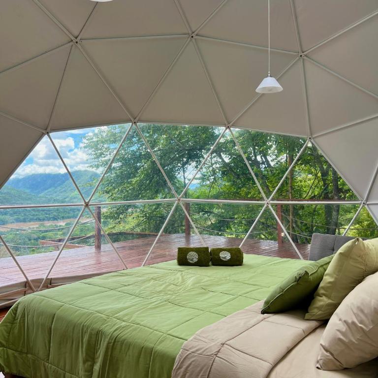 Shapaja Glamping - Deluxe Double or Twin Room with River View - 2
