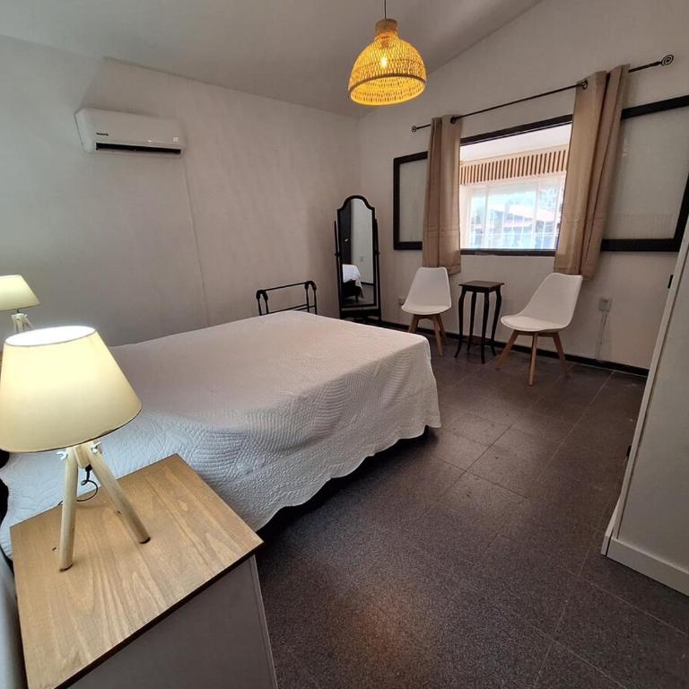 Muy acogedora, bella zona y excelente ubicación - Three-Bedroom House - 13