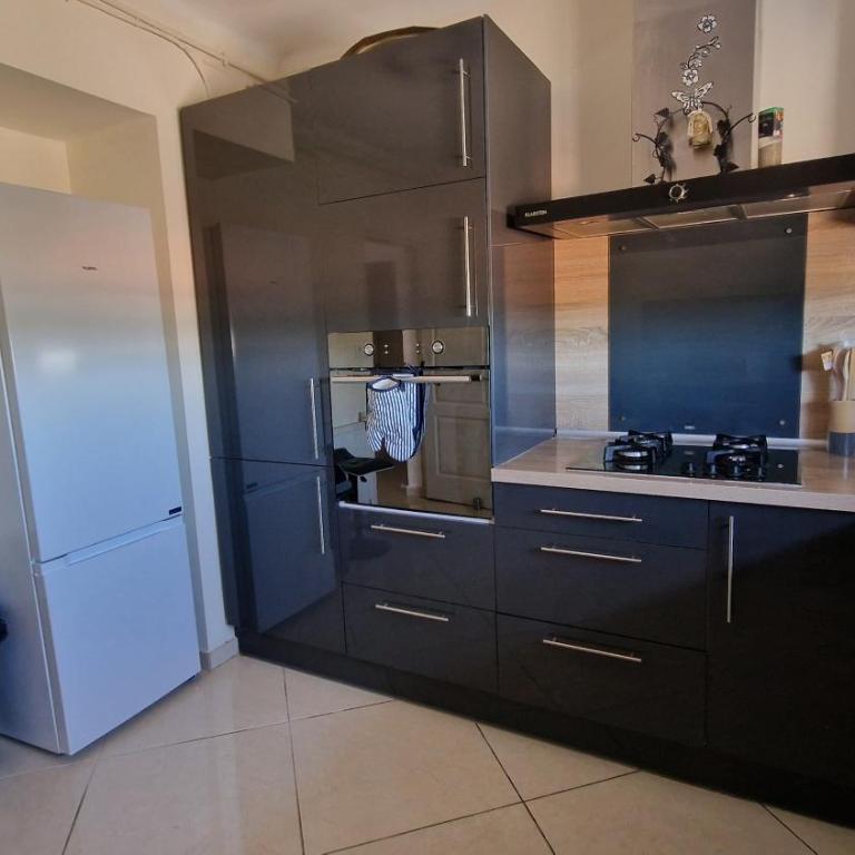 Grand Appartement - Climatisation- Wifi - Avignon - 4 chambre 7 places - One-Bedroom Apartment - 4