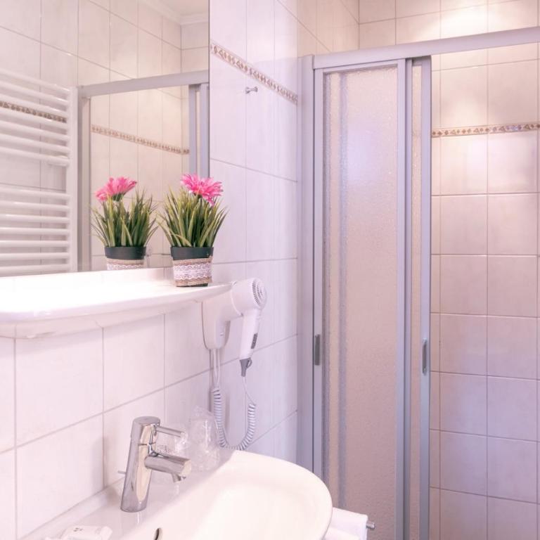 Thermenhotel Krone - inklusive Felsentherme - Doppelzimmer - 1