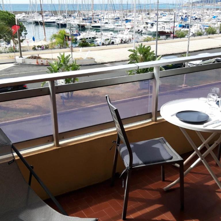 Studio vue mer, balcon face port de Garavan, plage et gare à pied - Standard Studio - 3