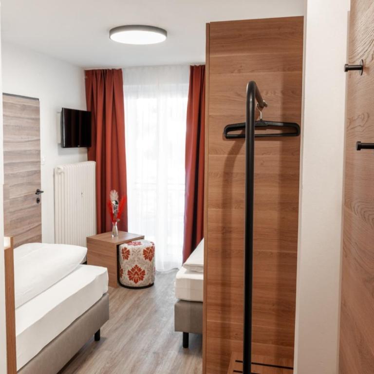 Thermenhotel Krone - inklusive Felsentherme - Standard Zweibettzimmer - 2