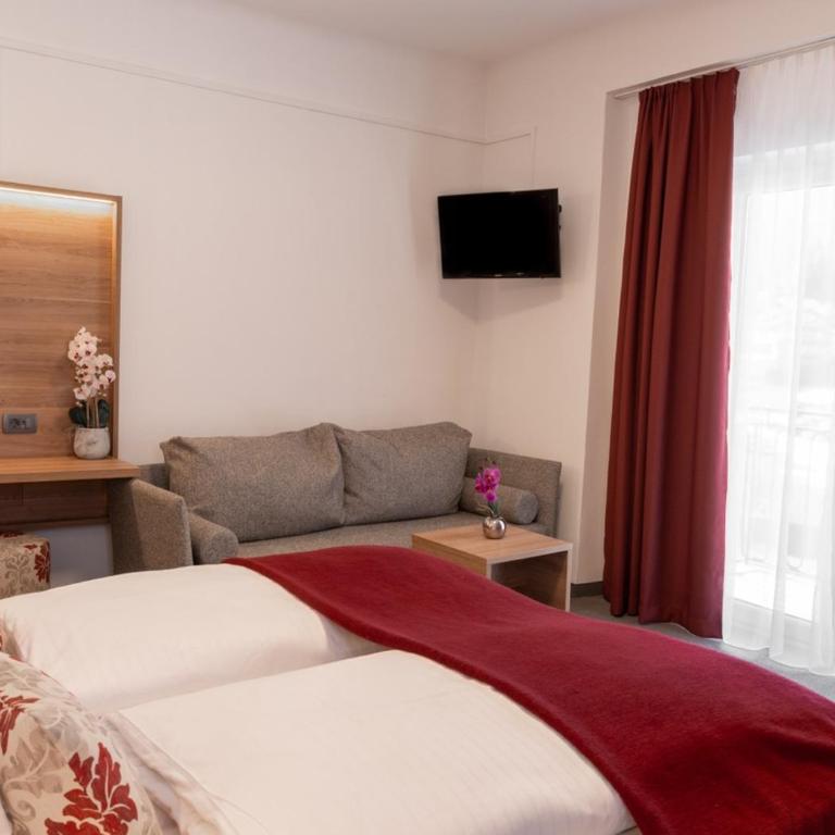 Thermenhotel Krone - inklusive Felsentherme - Dreibettzimmer - 3