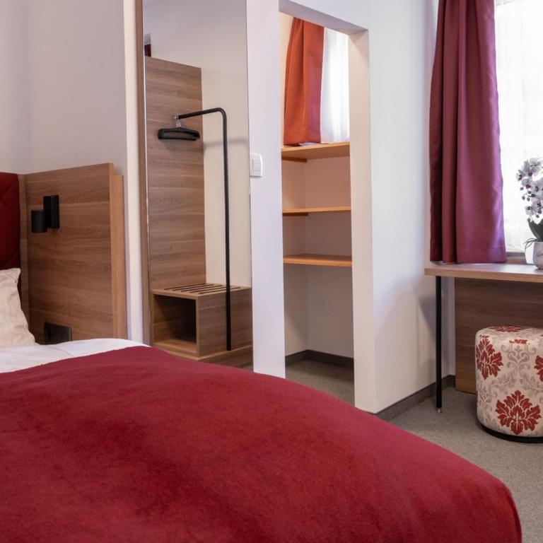Thermenhotel Krone - inklusive Felsentherme - Vierbettzimmer - 4