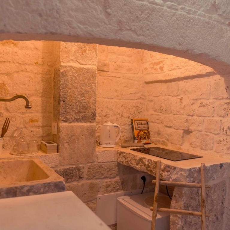La Corte Dell'Astore - Trulli Diffusi nel centro storico di Alberobello - Camera Matrimoniale Standard - 23