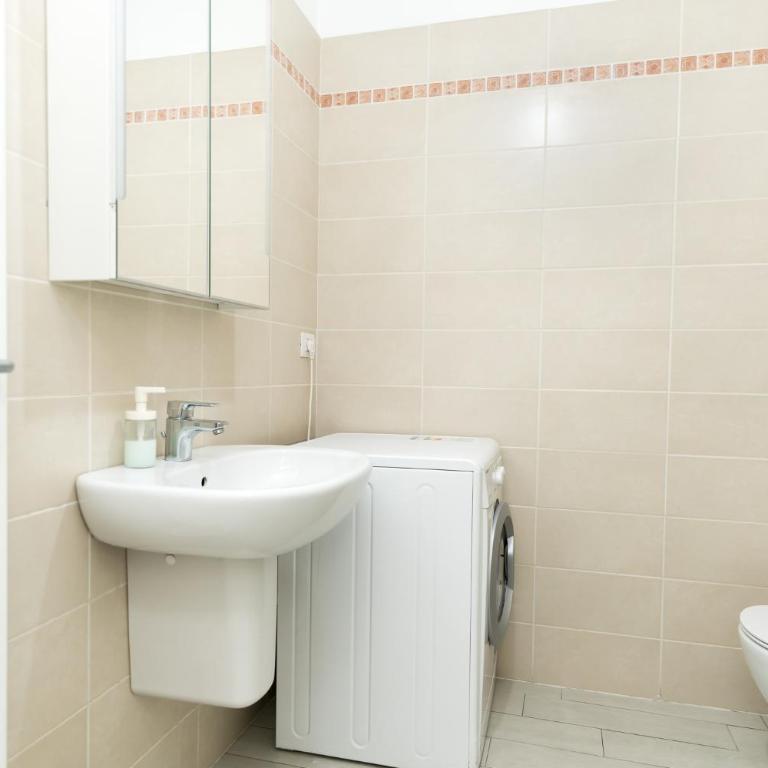 Apartment 3BR with large terrace - 800m from San Leonardo M1 - Appartamento con 3 Camere da Letto e con Balcone - 14