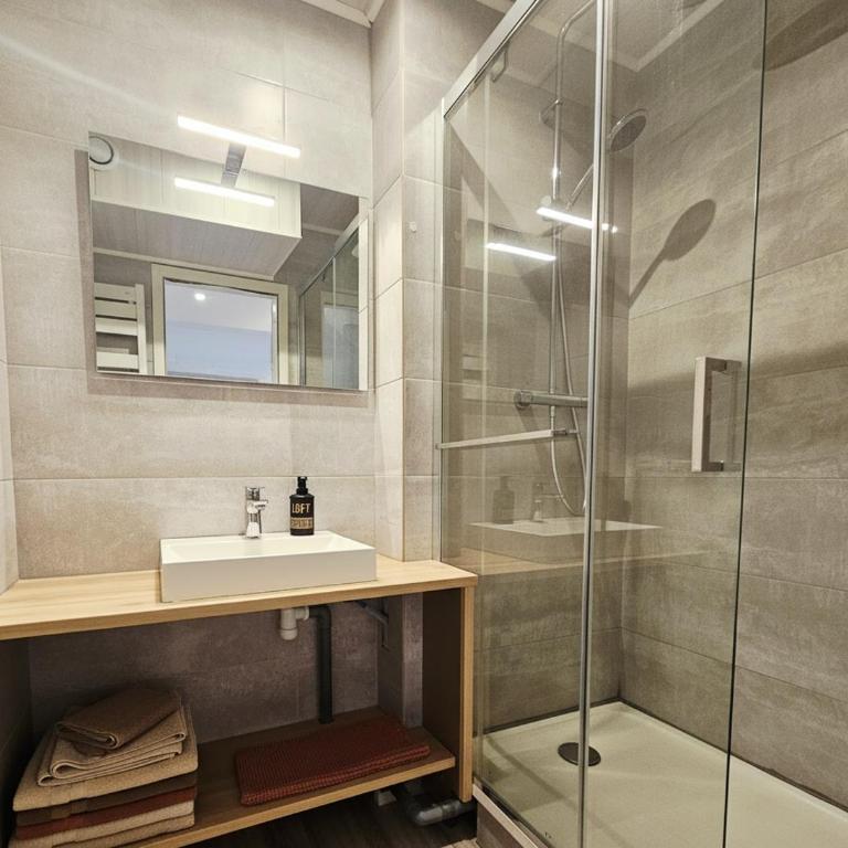 Studio sous les toits - Plage & Parking privés - Loft - 11