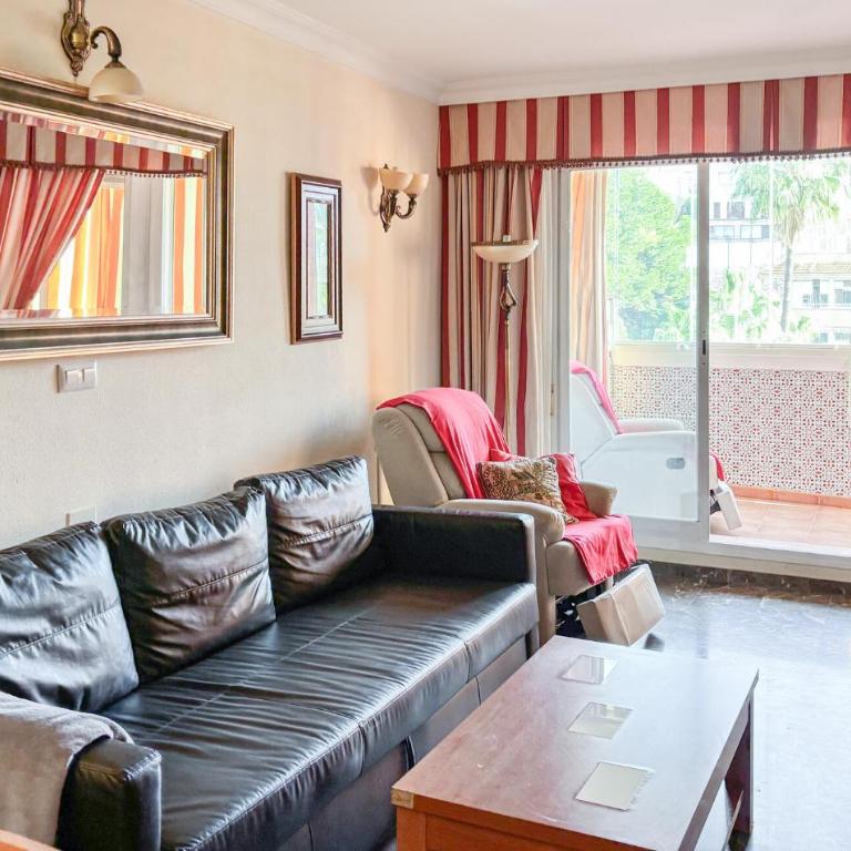2 Bedroom Lovely Apartment In Fuengirola - Apartamento de 2 dormitorios - 8