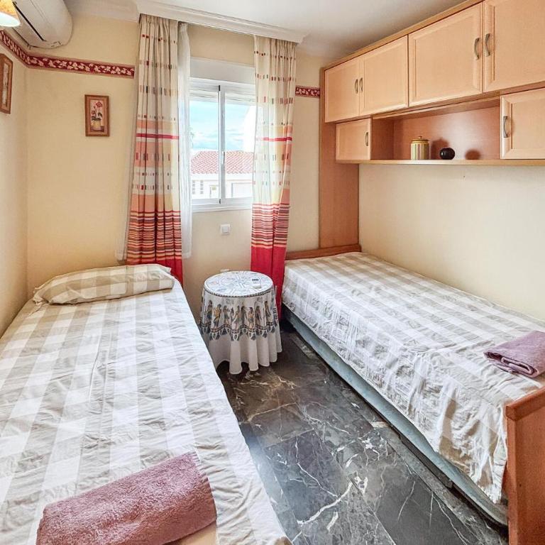 2 Bedroom Lovely Apartment In Fuengirola - Apartamento de 2 dormitorios - 13