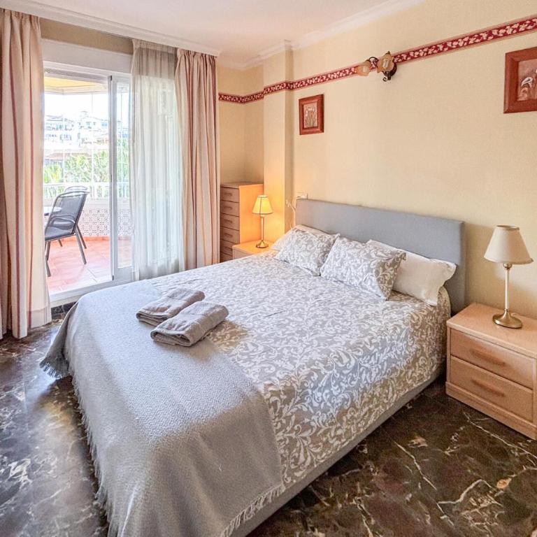 2 Bedroom Lovely Apartment In Fuengirola - Apartamento de 2 dormitorios - 12