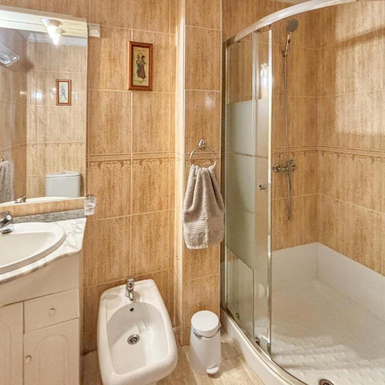 2 Bedroom Lovely Apartment In Fuengirola - Apartamento de 2 dormitorios - 15